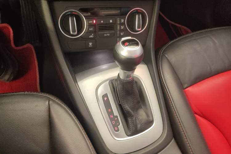 Used Audi Q3 2018 30th Anniversary Edition 30 TFSI Fashion Model Gear Lever