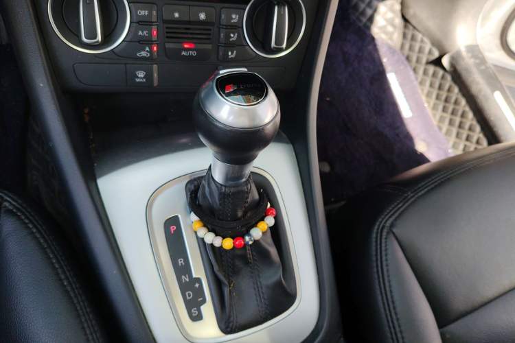 Used Audi Q3 2018 30th Anniversary Edition 30 TFSI Fashion Model Gear Lever