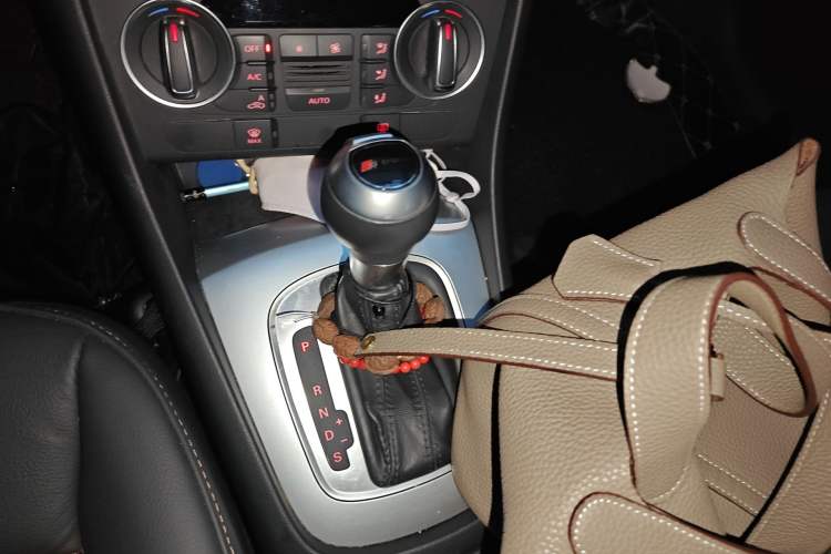 Used Audi Q3 2018 30 TFSI Fashion Edition Collector's Model Gear Lever