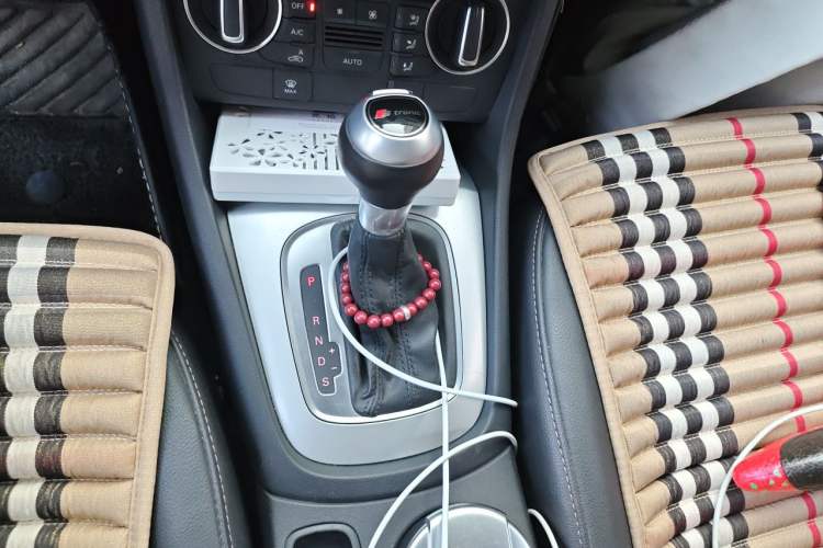 Used Audi Q3 2018 30th Anniversary Edition 30 TFSI Fashion Model Gear Lever