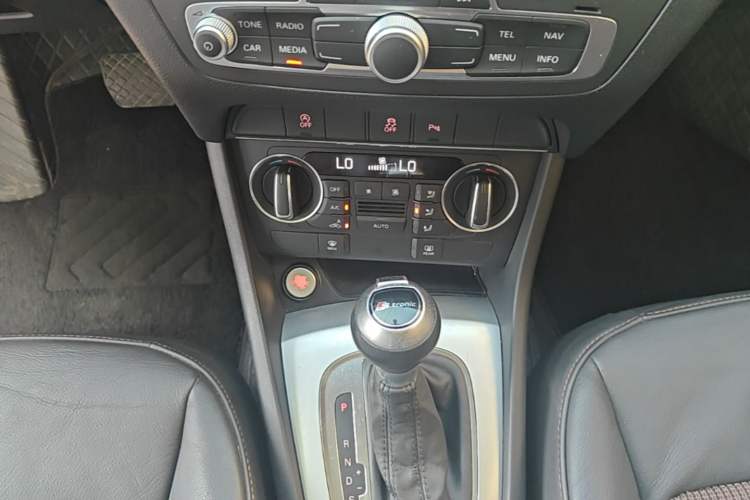 Used Audi Q3 2018 30th Anniversary Edition 30 TFSI Fashion Model Gear Lever