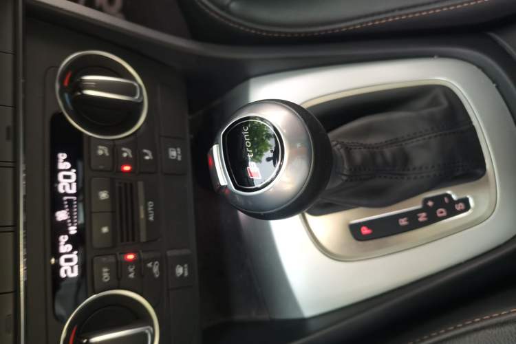 Used Audi Q3 2018 30 TFSI Fashion Edition Collector's Version Gear Lever