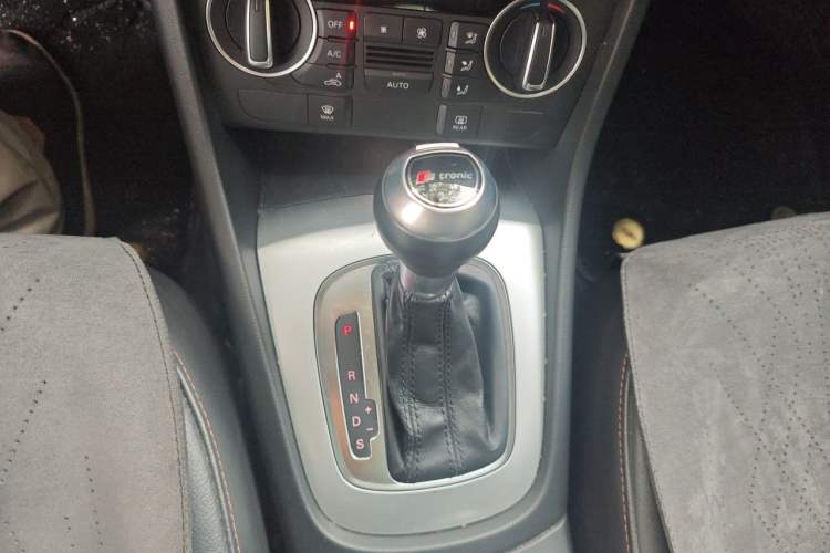 Used Audi Q3 2018 30th Anniversary Edition 30 TFSI Fashion Model Gear Lever