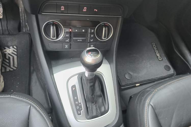 Used Audi Q3 2018 30th Anniversary Edition 30 TFSI Fashion Model Gear Lever