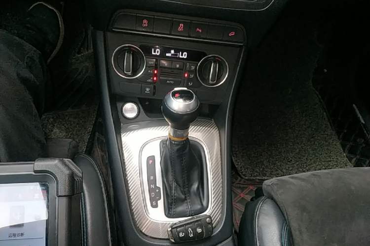 Used Audi Q3 2018 30th Anniversary Edition 35 TFSI Sport Model Gear Lever