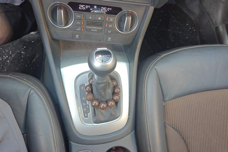 Used Audi Q3 2018 30th Anniversary Edition 30 TFSI Fashion Model Gear Lever