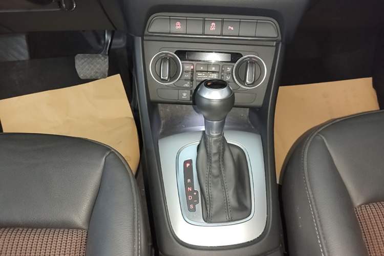Used Audi Q3 2018 30 TFSI Fashion Edition Collector's Version Gear Lever