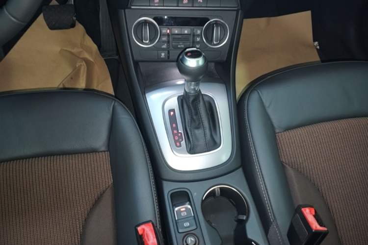 Used Audi Q3 2018 30th Anniversary Edition 30 TFSI Fashion Model Gear Lever
