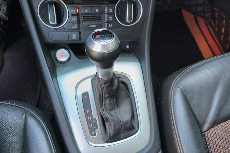 Used Audi Q3 2018 30th Anniversary Edition 30 TFSI Fashion Model Gear Lever