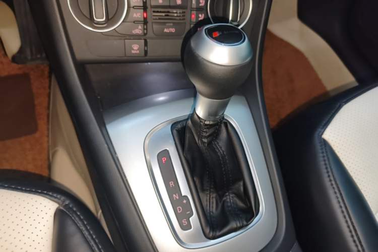 Used Audi Q3 2018 30th Anniversary Edition 30 TFSI Fashion Model Gear Lever