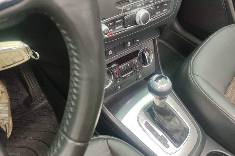 Used Audi Q3 2018 30th Anniversary Edition 30 TFSI Fashion Model Gear Lever