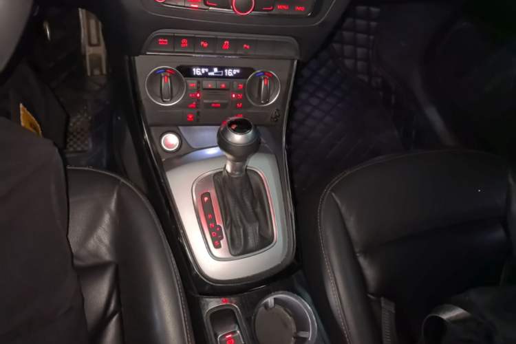 Used Audi Q3 2018 30th Anniversary Edition 30 TFSI Fashion Model Gear Lever