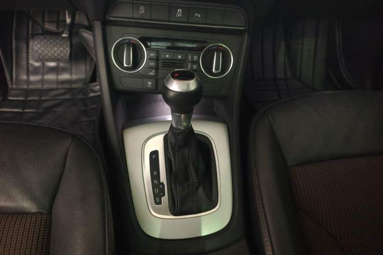 Used Audi Q3 2018 30th Anniversary Edition 30 TFSI Fashion Model Gear Lever