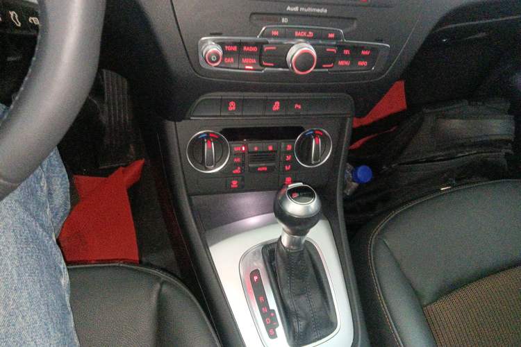 Used Audi Q3 2018 30th Anniversary Edition 35 TFSI Fashion Model Gear Lever