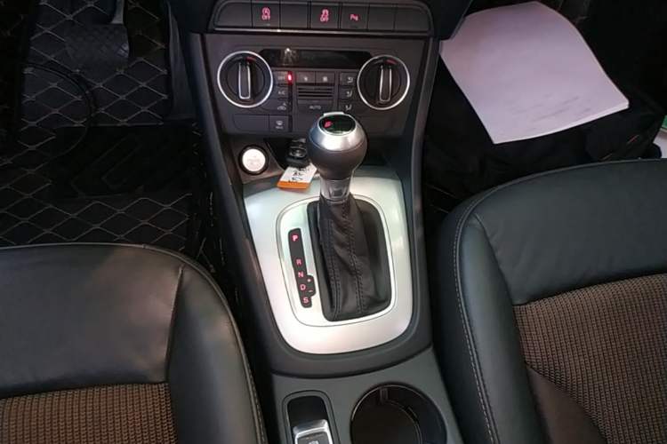 Used Audi Q3 2018 30th Anniversary Edition 35 TFSI Fashion Model Gear Lever