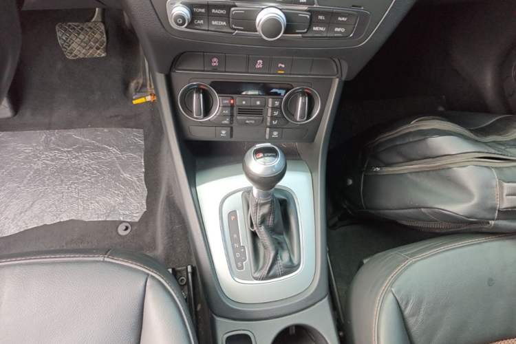 Used Audi Q3 2018 30th Anniversary Edition 30 TFSI Fashion Model Gear Lever