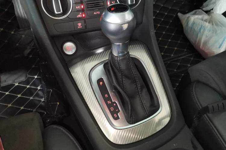 Used Audi Q3 2018 30th Anniversary Edition 35 TFSI quattro all-wheel-drive sport model Gear Lever