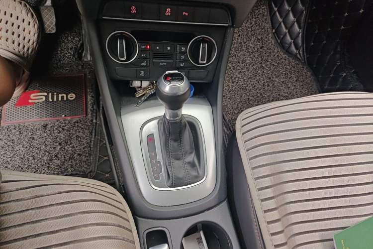 Used Audi Q3 2018 30th Anniversary Edition 30 TFSI Fashion Model Gear Lever