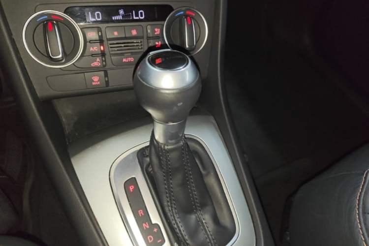 Used Audi Q3 2018 30th Anniversary Edition 30 TFSI Fashion Model Gear Lever