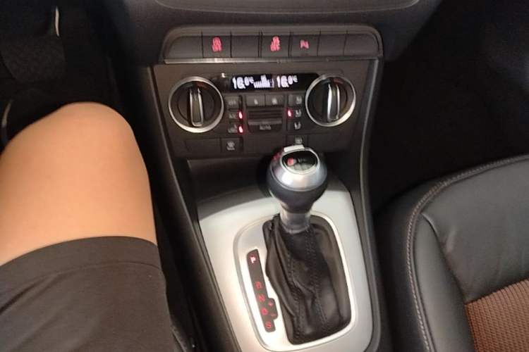 Used Audi Q3 2018 30th Anniversary Edition 30 TFSI Fashion Model Gear Lever