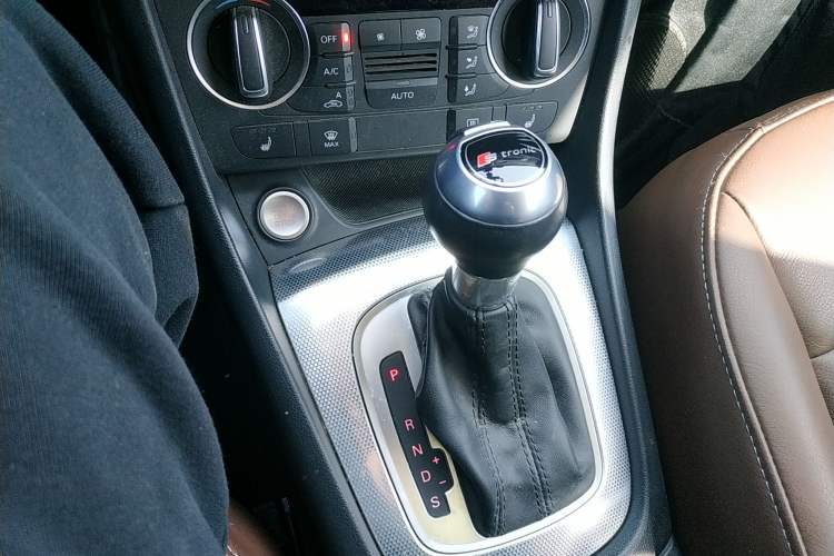 Used Audi Q3 2018 30th Anniversary Edition 30 TFSI Style Model Gear Lever