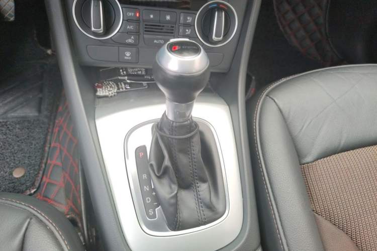 Used Audi Q3 2018 30th Anniversary Edition 30 TFSI Fashion Model Gear Lever
