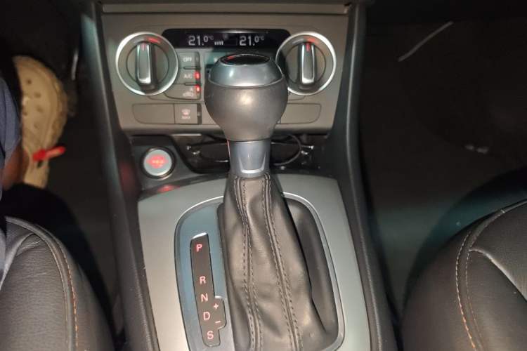 Used Audi Q3 2018 30th Anniversary Edition 30 TFSI Fashion Model Gear Lever