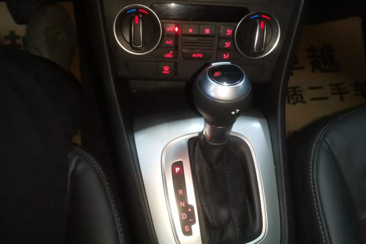 Used Audi Q3 2018 30th Anniversary Edition 30 TFSI Fashion Model Gear Lever