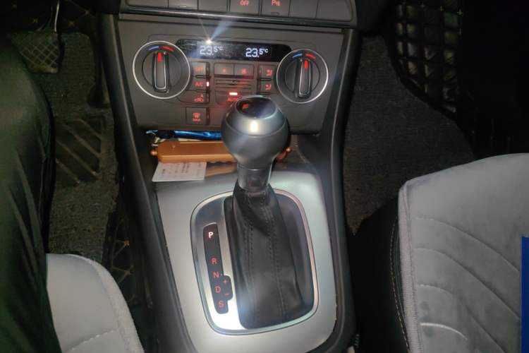 Used Audi Q3 2018 30th Anniversary Edition 30 TFSI Fashion Model Gear Lever