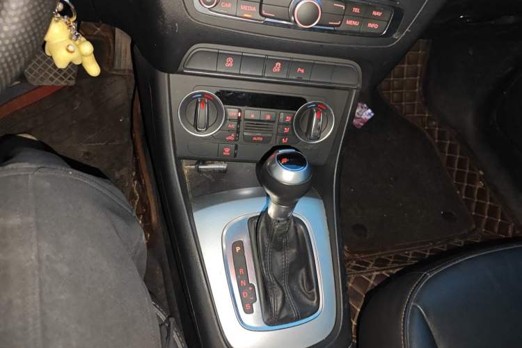 Used Audi Q3 2018 30th Anniversary Edition 30 TFSI Fashion Model Gear Lever