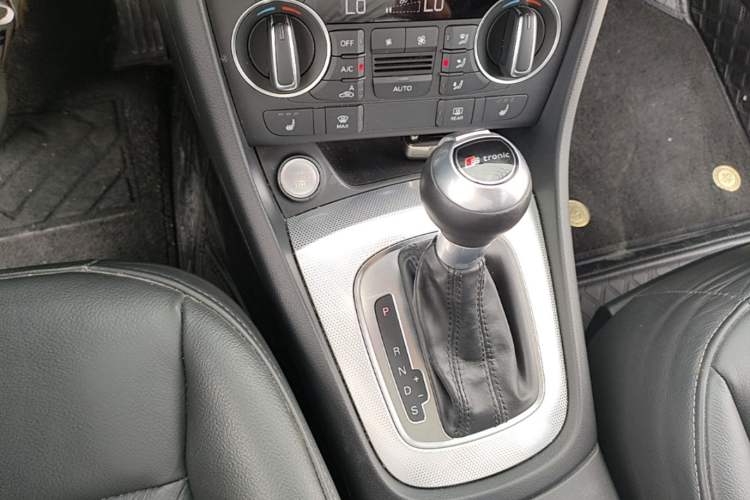 Used Audi Q3 2018 30th Anniversary Edition 30 TFSI Style Model Gear Lever