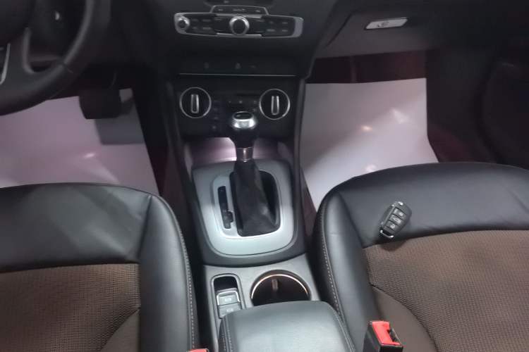 Used Audi Q3 2018 30th Anniversary Edition 35 TFSI Fashion Model Gear Lever