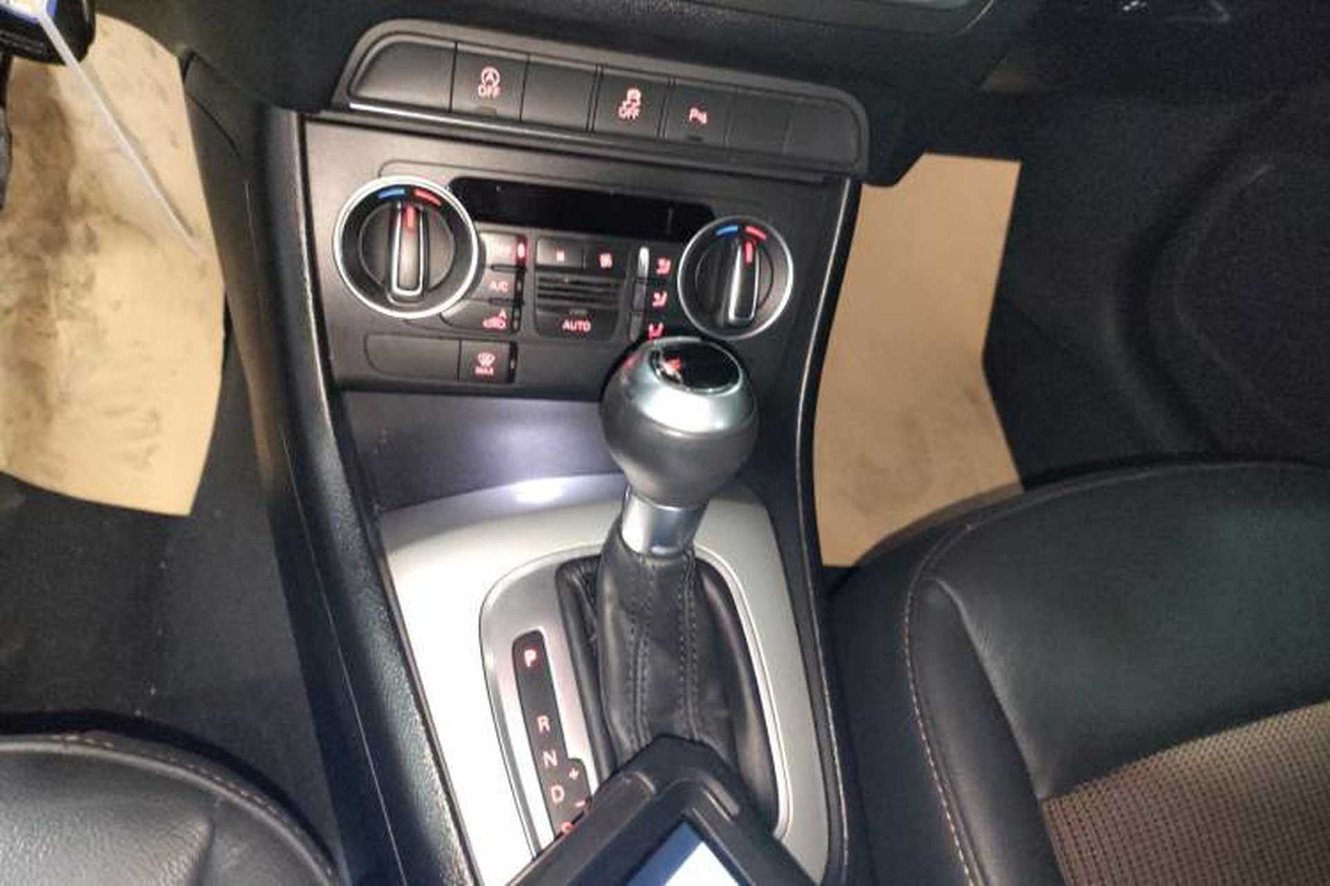 Used Audi Q3 2018 30th Anniversary Edition 30 TFSI Fashion Model Gear Lever