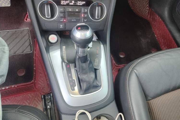 Used Audi Q3 2018 30th Anniversary Edition 30 TFSI Fashion Model Gear Lever