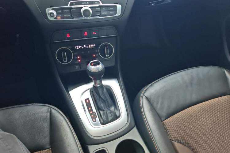 Used Audi Q3 2018 30 TFSI Fashion Edition Collector's Version Gear Lever