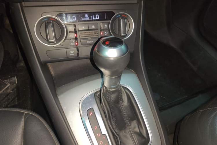Used Audi Q3 2018 30th Anniversary Edition 30 TFSI Fashion Model Gear Lever