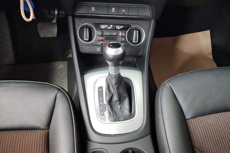 Used Audi Q3 2018 30th Anniversary Edition 30 TFSI Fashion Model Gear Lever