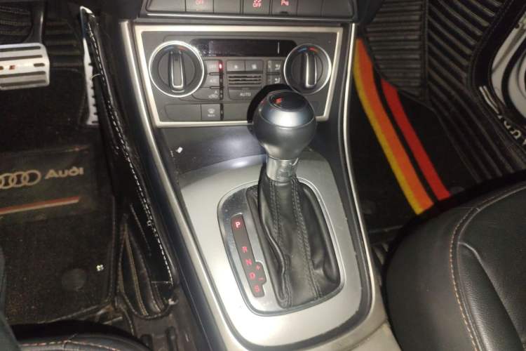 Used Audi Q3 2018 30th Anniversary Edition 30 TFSI Fashion Model Gear Lever