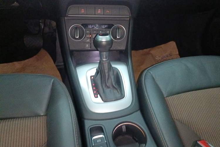 Used Audi Q3 2018 30th Anniversary Edition 30 TFSI Fashion Model Gear Lever