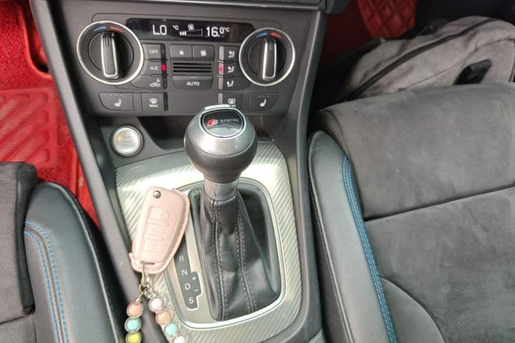 Used Audi Q3 2018 30th Anniversary Edition 35 TFSI Sport Model Gear Lever