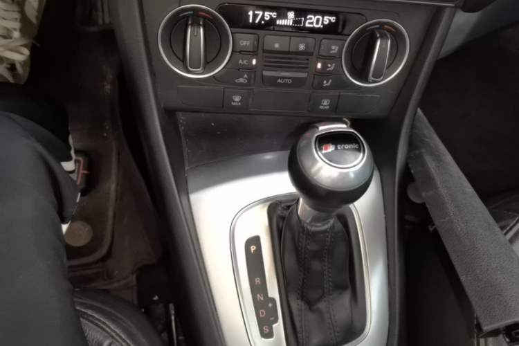 Used Audi Q3 2018 30th Anniversary Edition 30 TFSI Fashion Model Gear Lever