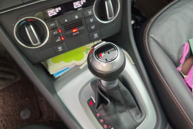 Used Audi Q3 2018 30th Anniversary Edition 30 TFSI Fashion Model Gear Lever