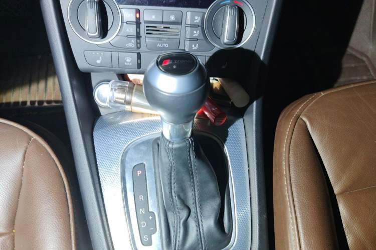 Used Audi Q3 2018 30th Anniversary Edition 30 TFSI Style Model Gear Lever