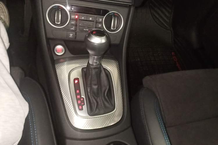 Used Audi Q3 2018 30th Anniversary Edition 35 TFSI Sport Model Gear Lever