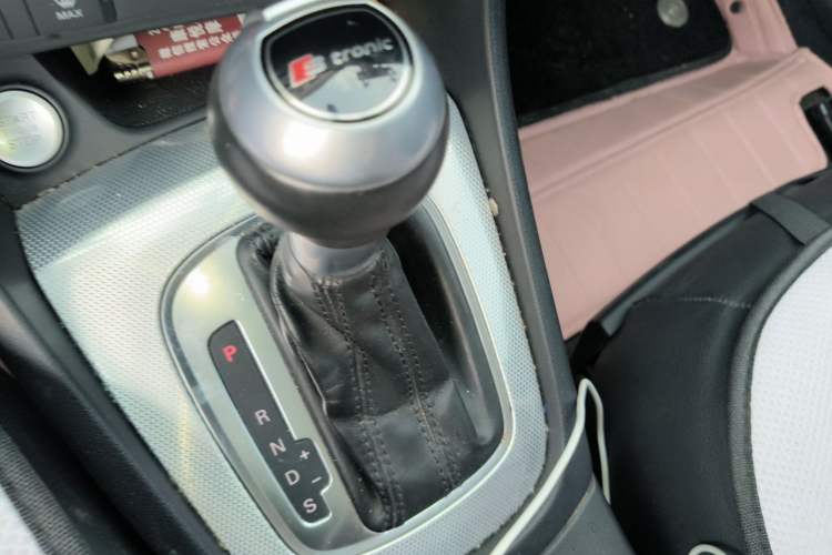 Used Audi Q3 2018 30th Anniversary Edition 30 TFSI Style Model Gear Lever