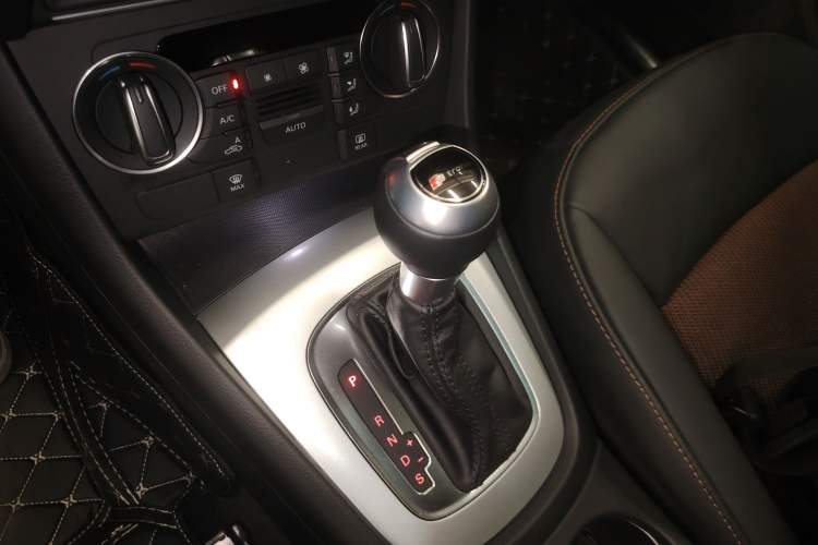 Used Audi Q3 2018 30th Anniversary Edition 30 TFSI Fashion Model Gear Lever