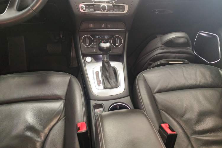 Used Audi Q3 2018 30th Anniversary Edition 30 TFSI Style Model Gear Lever