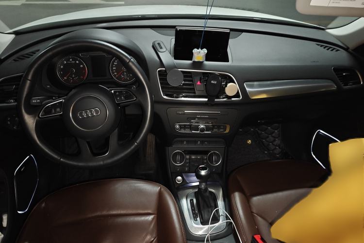 Used Audi Q3 2018 30th Anniversary Edition 30 TFSI Style Model Interior 2