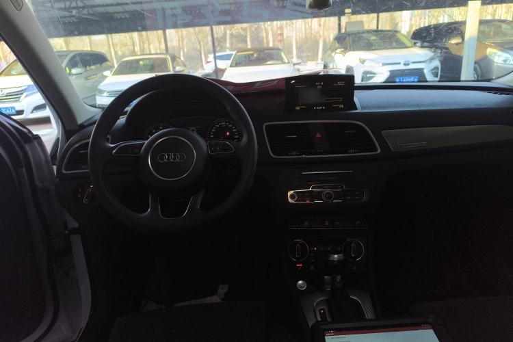 Used Audi Q3 2018 30th Anniversary Edition 40 TFSI quattro all-wheel-drive sport model Interior 2