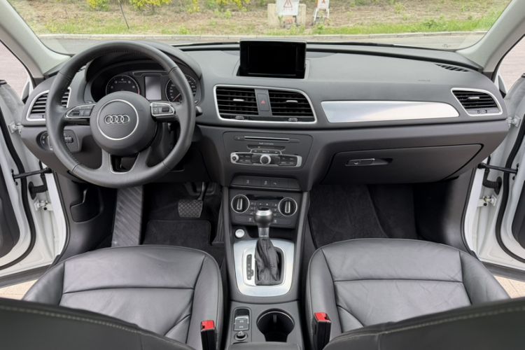 Used Audi Q3 2018 30th Anniversary Edition 30 TFSI Style Model Interior 2
